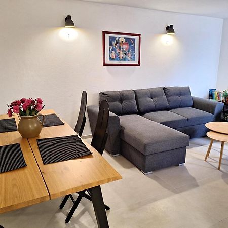 Apartman Ena By The Sea Prizba Exterior foto