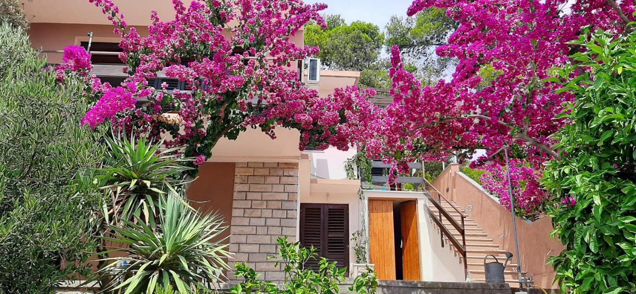 Apartman Ena By The Sea Prizba Exterior foto