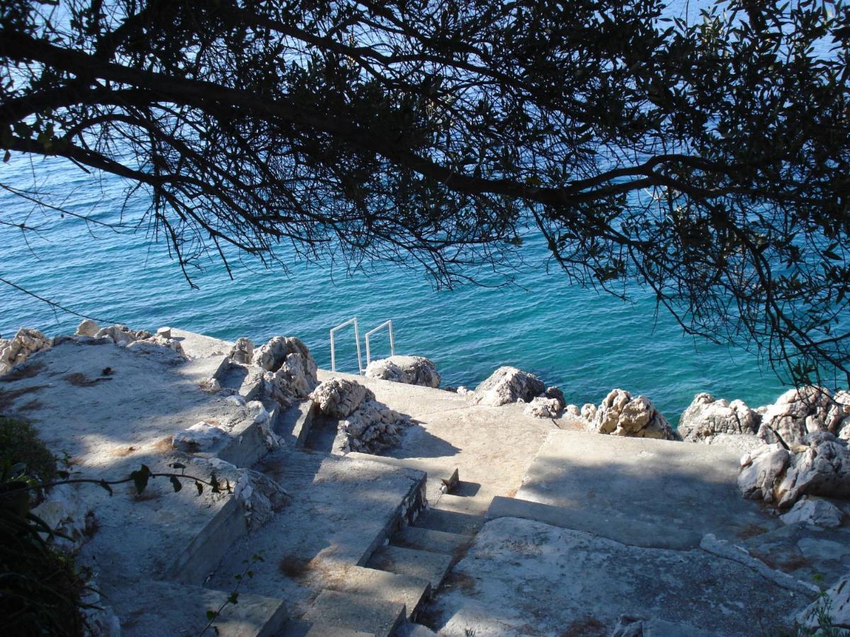 Apartman Ena By The Sea Prizba Exterior foto