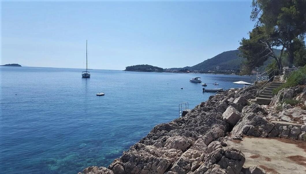 Apartman Ena By The Sea Prizba Exterior foto