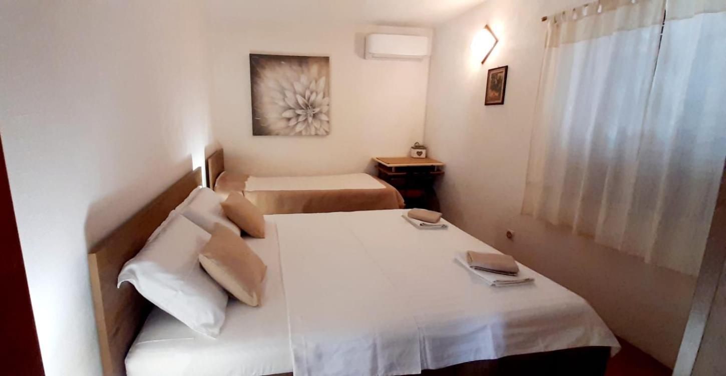 Apartman Ena By The Sea Prizba Exterior foto