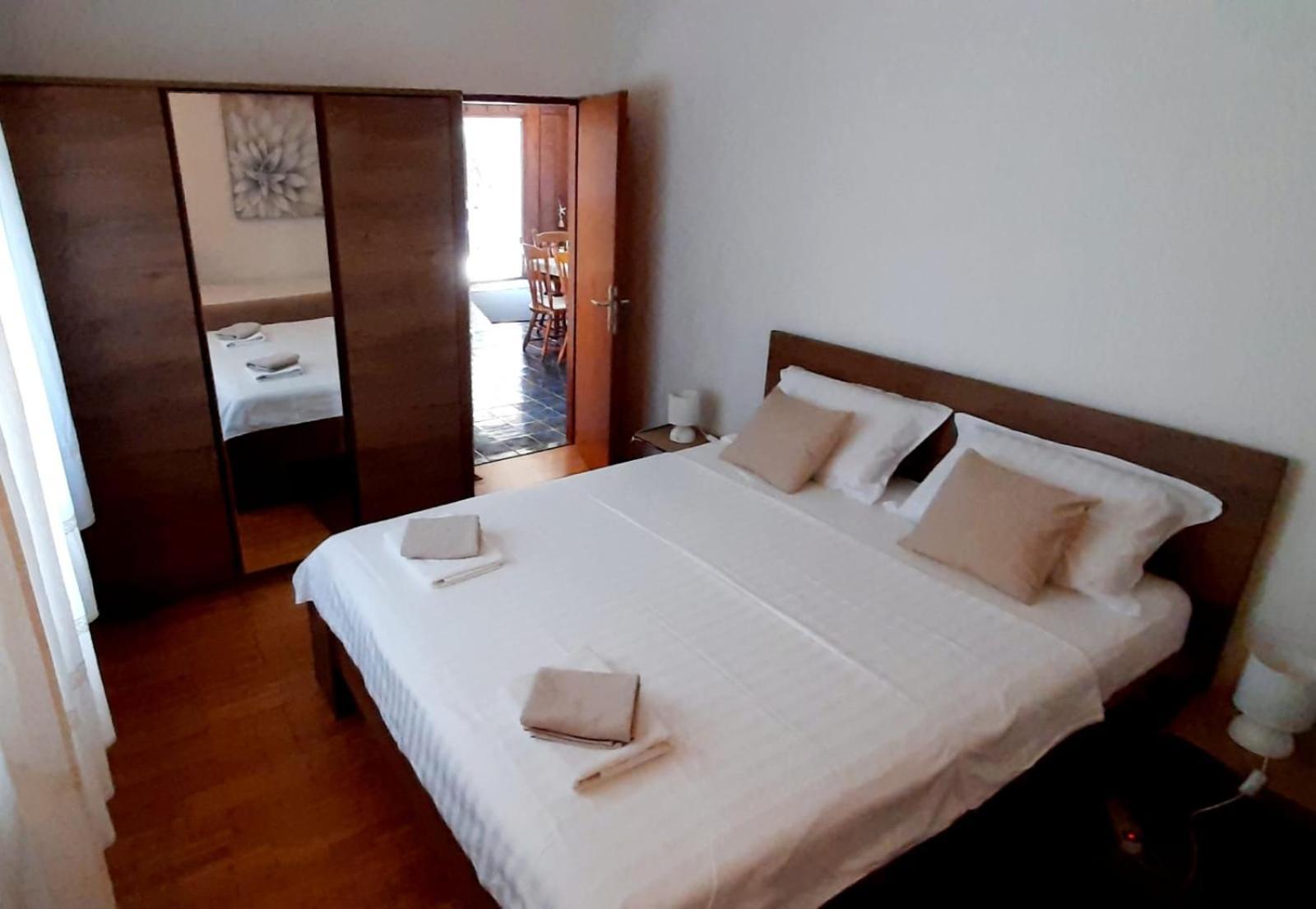Apartman Ena By The Sea Prizba Exterior foto
