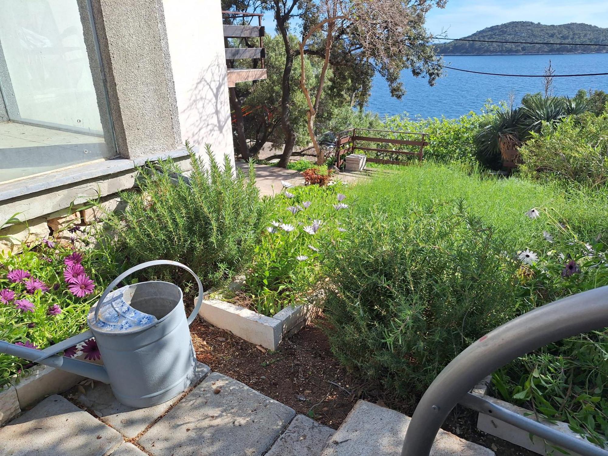 Apartman Ena By The Sea Prizba Exterior foto
