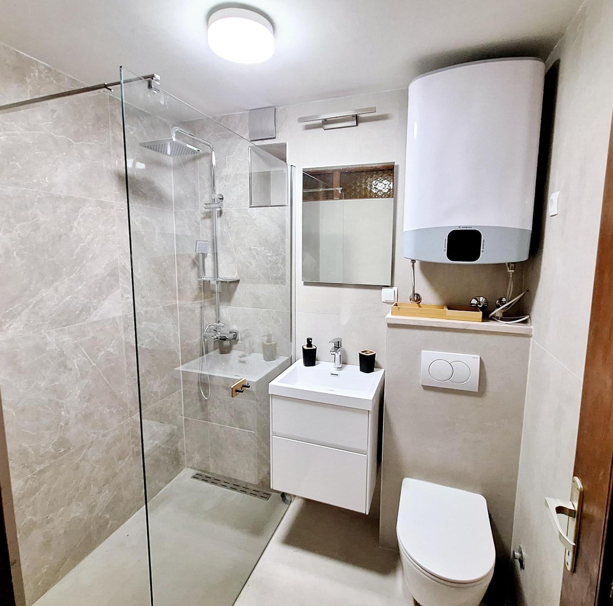 Apartman Ena By The Sea Prizba Exterior foto