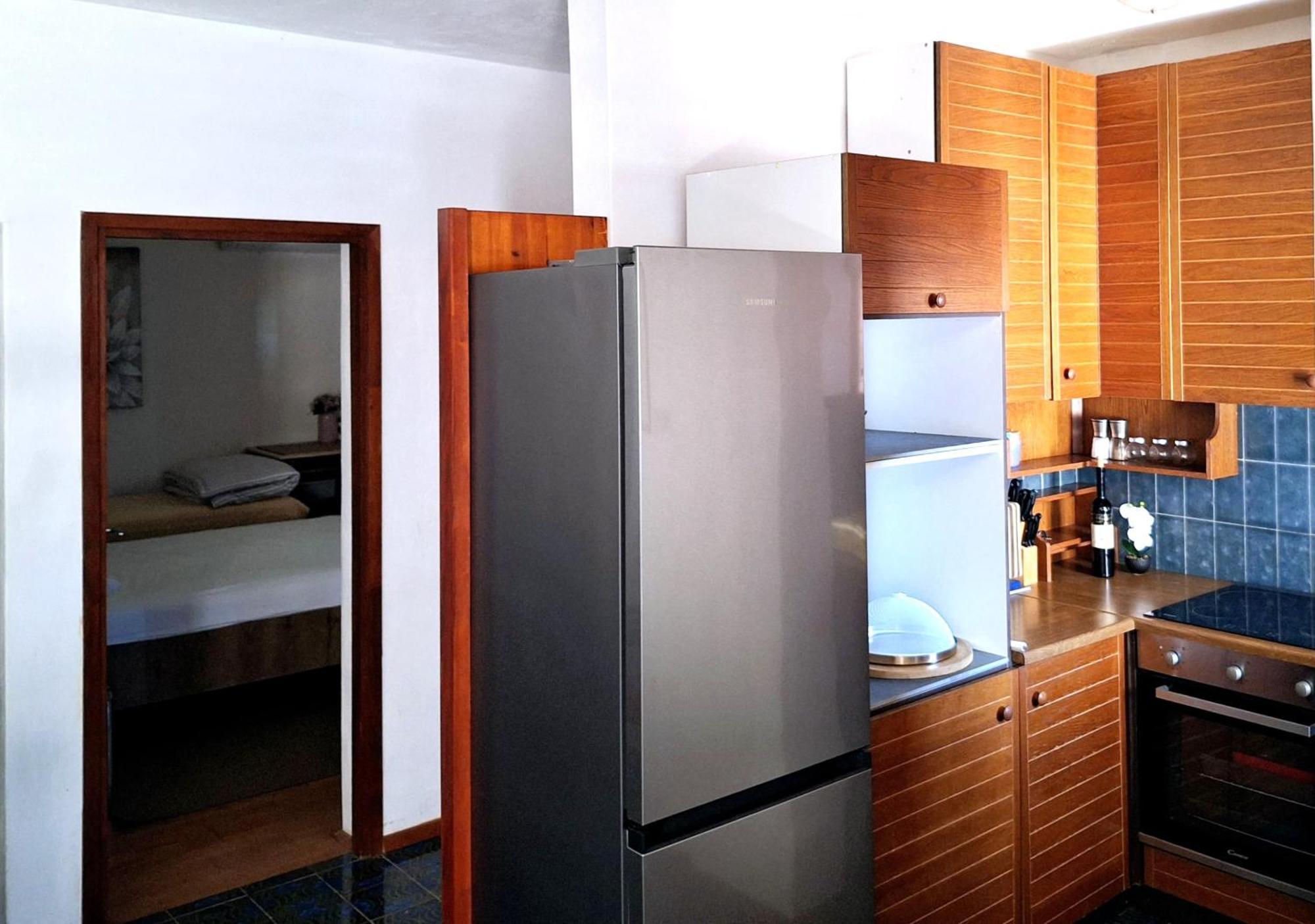 Apartman Ena By The Sea Prizba Exterior foto